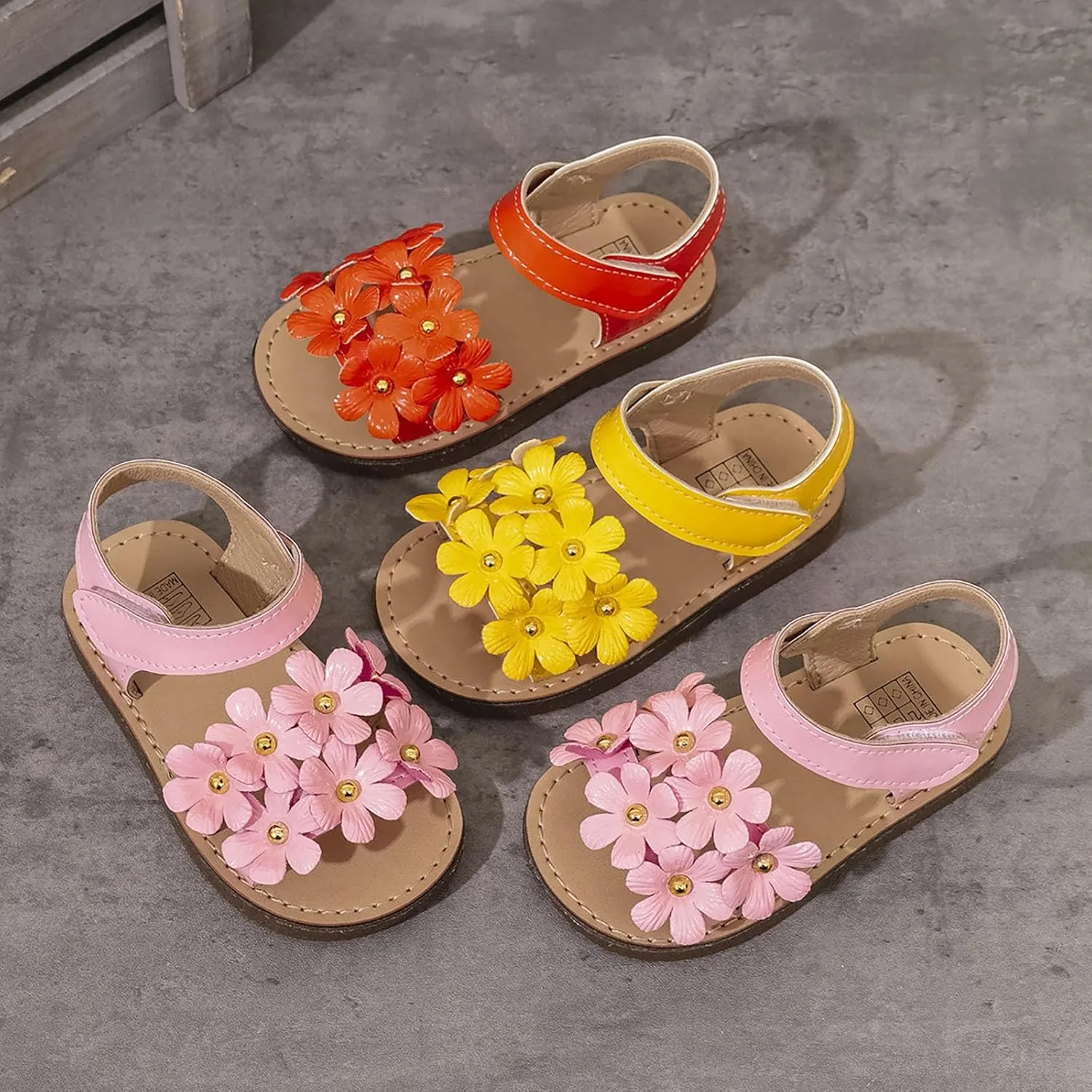 Girls Flat Sandals with Adjustable Ankle Strap Girls Shoes Comfortable Soft Bottom Open Toe Sandals Fashionable Flower Princess Casual Double Slip On Slide