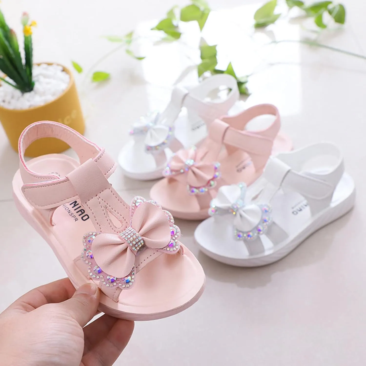 Girls Rhinestones Bow Flat Sandals Open Toe Soft Sole T Strap Cute Dress Up Shoes for 4 to 12 Yearss Kids Sandals