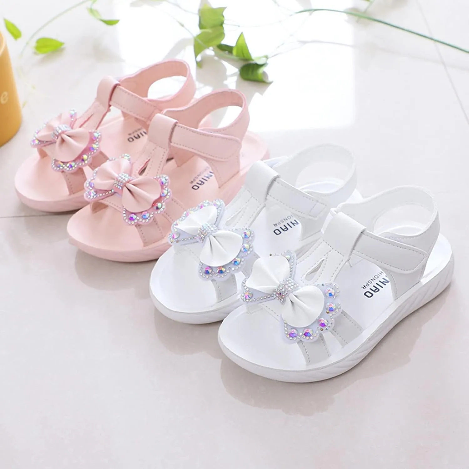 Girls Rhinestones Bow Flat Sandals Open Toe Soft Sole T Strap Cute Dress Up Shoes for 4 to 12 Yearss Kids Sandals