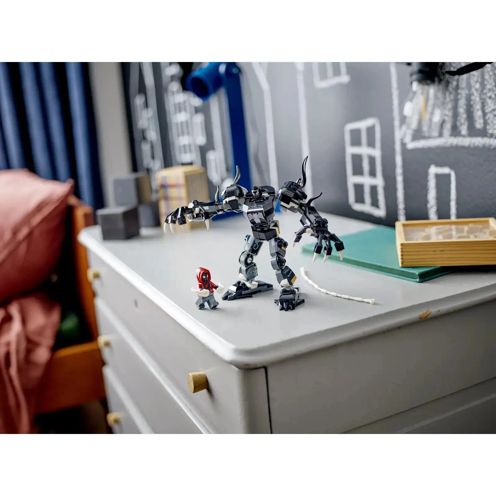LEGO® Marvel Venom Mech Armor vs. Miles Morales (76276)