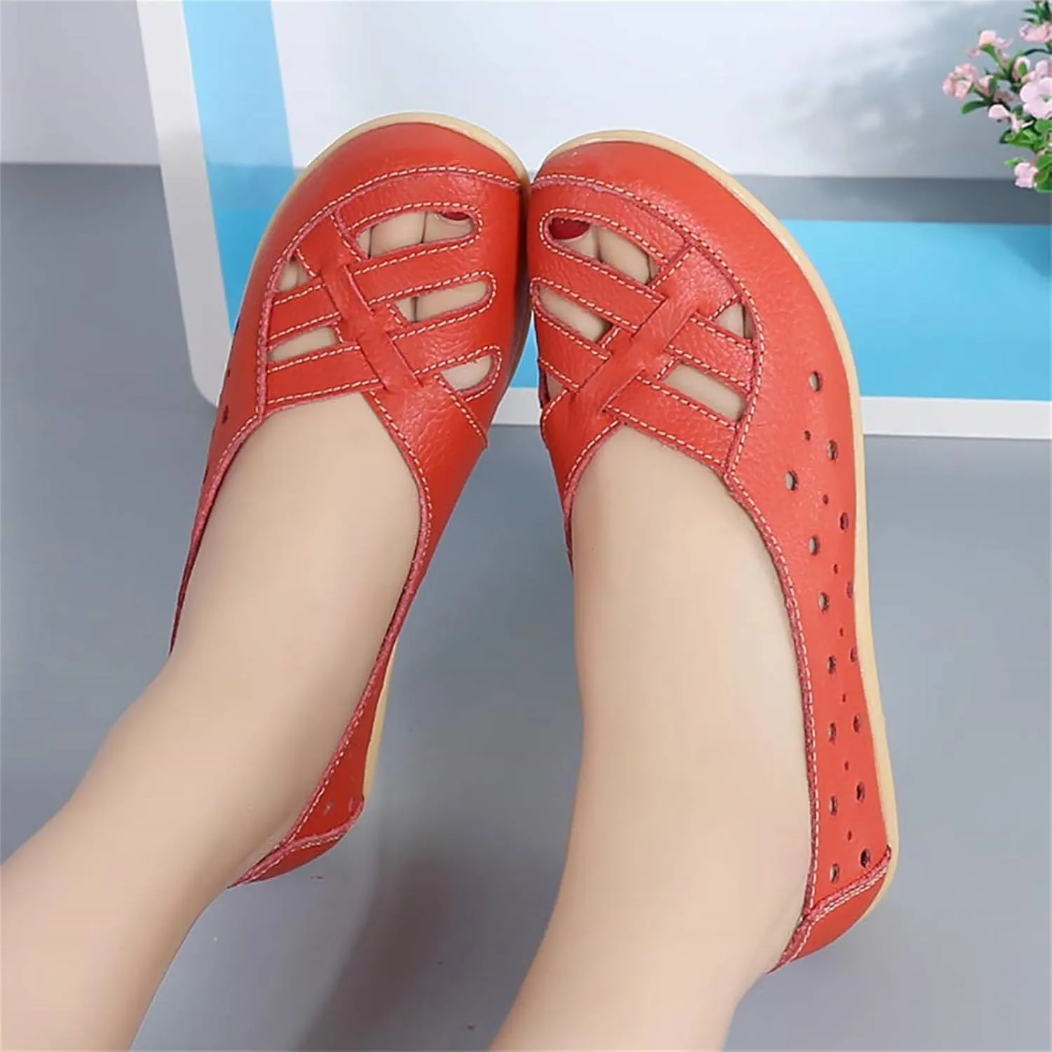 Womens Cowhide Leather Slip On Moccasins Shoes Flat Slipper Comfortable Leather Loafers Breathable Lightweight Round Toe Nurse Loafer Driving Walking Flat Work Shoes